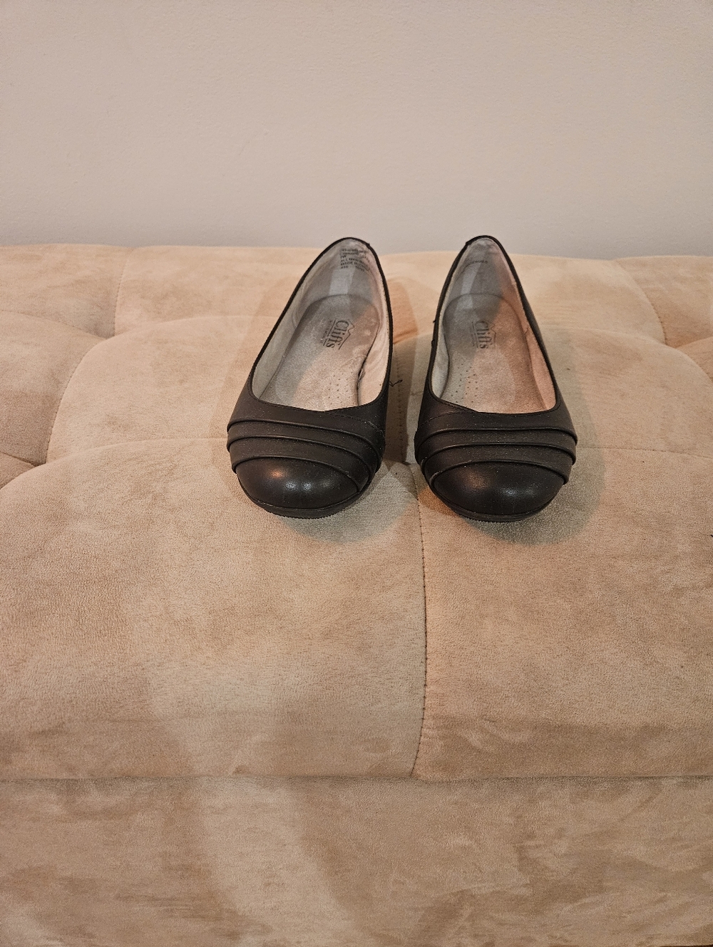 Cliffs by WHITE MOUNTAIN Black Pleated Toe Ballet Flats